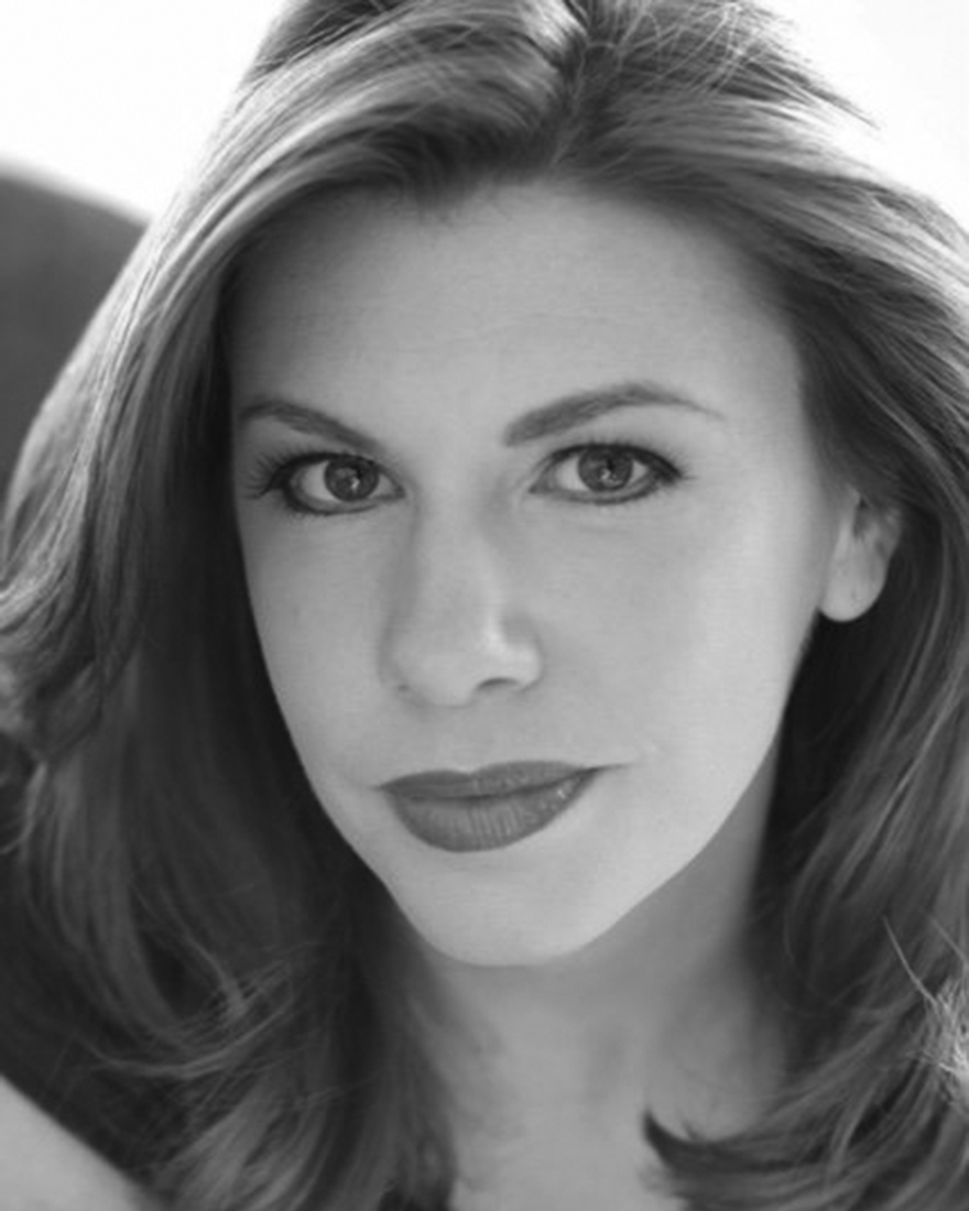 Andrea Syglowski Headshot