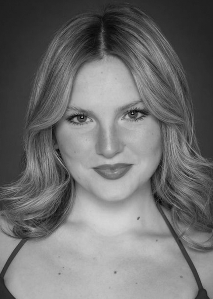 Alexa Stratton bw